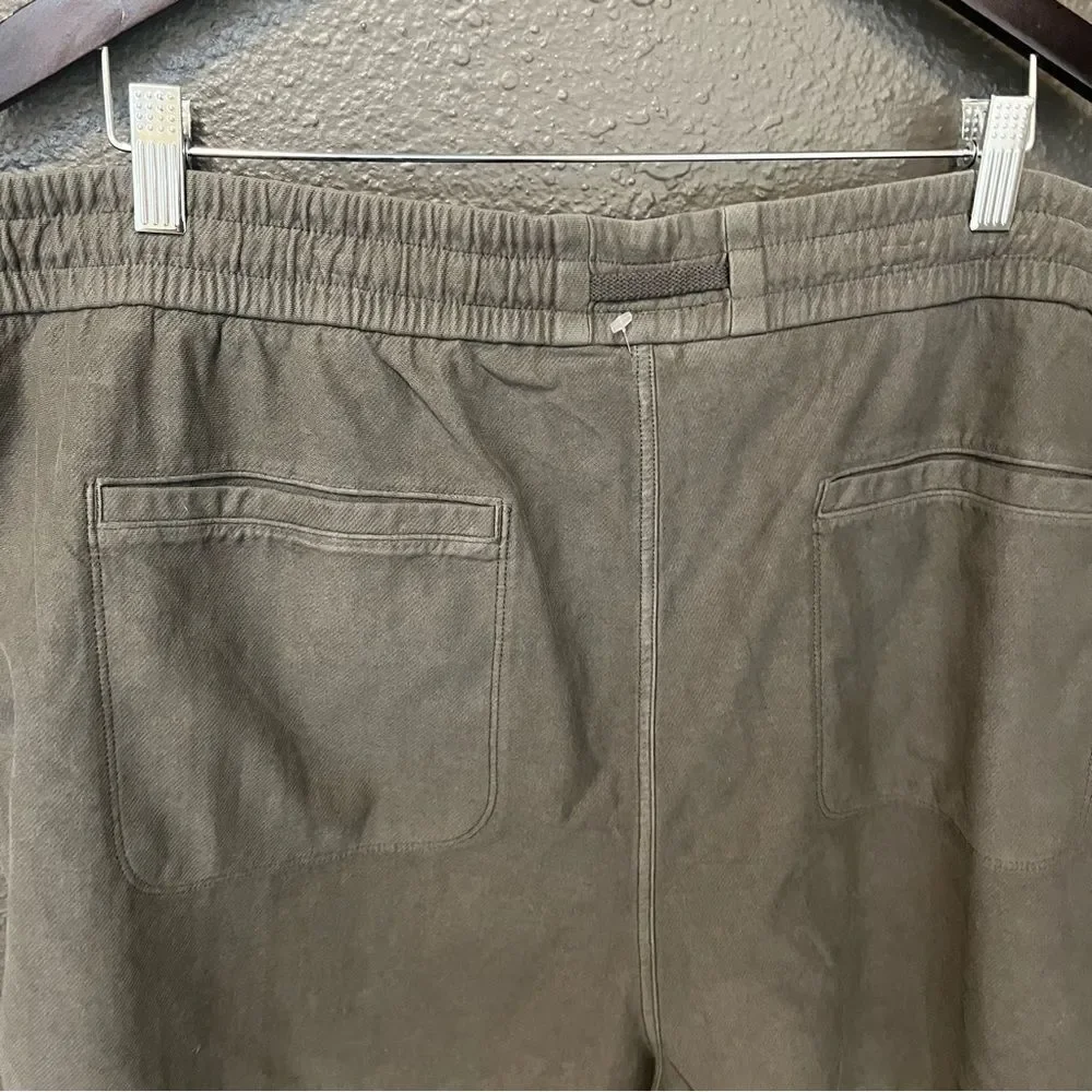 Athleta Farallon Shorts, Cypress Green